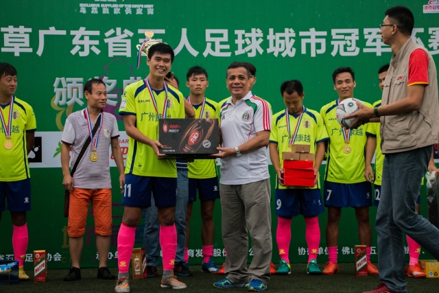 印第安维尔斯：王曦雨受伤惜败 朱琳首轮出局